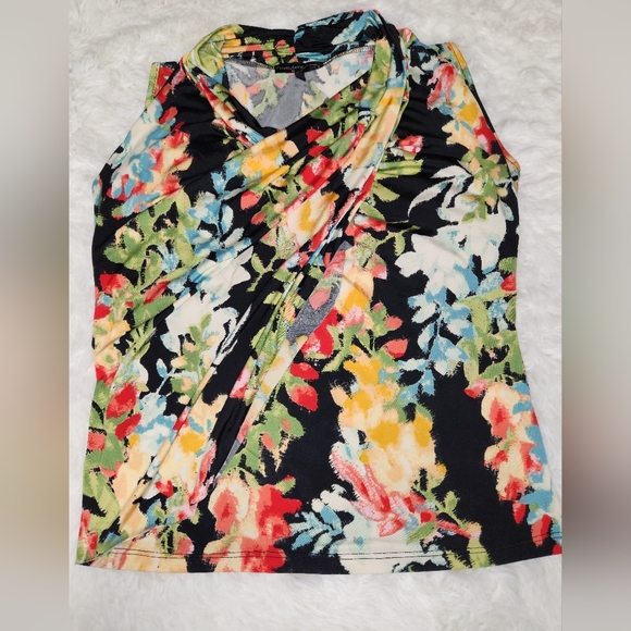 7 Wonders Drape Front Floral Top Size Medium - Picture 3 of 8